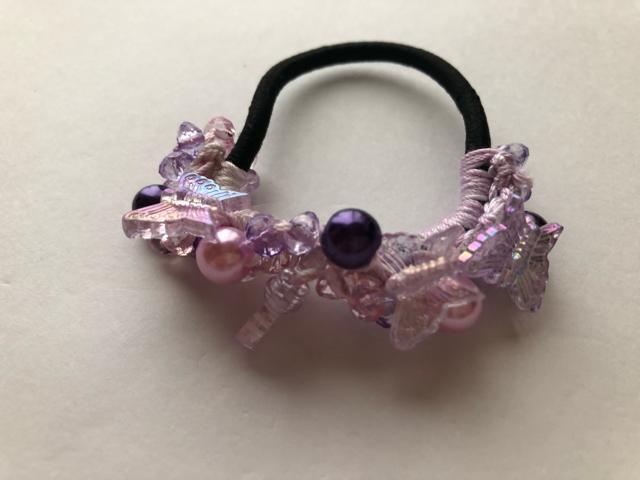 ハンドメイド ヘアゴム  キラキラビーズと蝶盛り盛り♪ 濃いめのパープルパールビーズ3つ < 女性ファッション  ハンドメイド ヘアゴム  キラキラビーズと蝶盛り盛り♪ 濃いめのパープルパールビーズ3つ  < 女性ファッションの