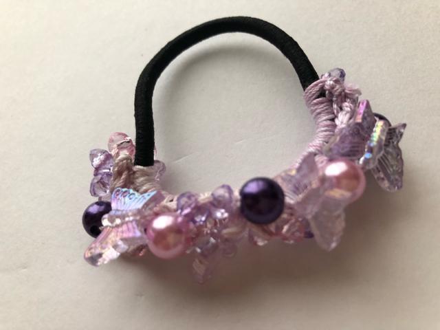 ハンドメイド ヘアゴム  キラキラビーズと蝶盛り盛り♪ 濃いめのパープルパールビーズ3つ < 女性ファッション  ハンドメイド ヘアゴム  キラキラビーズと蝶盛り盛り♪ 濃いめのパープルパールビーズ3つ < 女性ファッションの