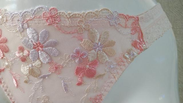 ☆トリンプ アモスタイル☆T☆Mサイズ☆新品タグ付き☆ライトピンク×花柄刺繍☆ < 女性ファッション  ☆トリンプ アモスタイル☆T☆Mサイズ☆新品タグ付き☆ライトピンク×花柄刺繍☆ < 女性ファッションの