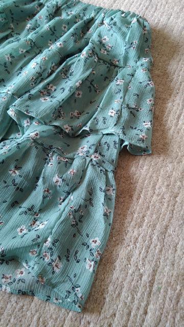 stradivarius花柄斜め段々フリル今大流行グリ-ン送料半額(‘∀‘ )♪ < 女性ファッション  stradivarius花柄斜め段々フリル今大流行グリ-ン送料半額(‘∀‘ )♪ < 女性ファッションの