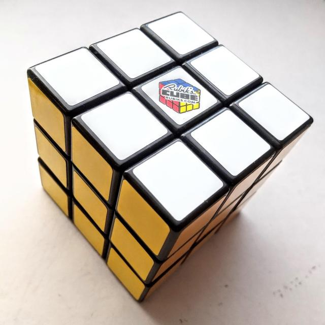 ルービックキューブ 本物 良く動きます ストレス無し < おもちゃ  ルービックキューブ 本物 良く動きます ストレス無し  < おもちゃの