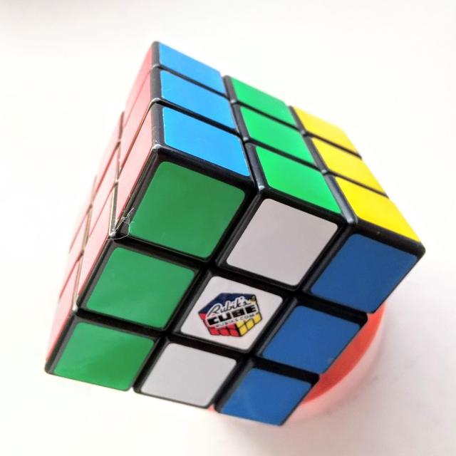 ルービックキューブ 本物 良く動きます ストレス無し < おもちゃ  ルービックキューブ 本物 良く動きます ストレス無し < おもちゃの
