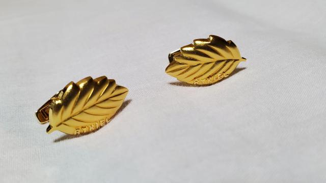 正規未 レア リキエルオム ロゴ リーフカフス 葉 カフリンクス シャイニーゴールド デザインアートボタンL 男女兼用○ 付属有 < 男性アクセサリー/時計  正規未 レア リキエルオム ロゴ リーフカフス 葉 カフリンクス シャイニーゴールド デザインアートボタンL 男女兼用○ 付属有 < 男性アクセサリー/時計の