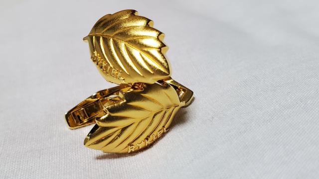 正規未 レア リキエルオム ロゴ リーフカフス 葉 カフリンクス シャイニーゴールド デザインアートボタンL 男女兼用○ 付属有 < 男性アクセサリー/時計  正規未 レア リキエルオム ロゴ リーフカフス 葉 カフリンクス シャイニーゴールド デザインアートボタンL 男女兼用○ 付属有 < 男性アクセサリー/時計の