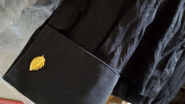 正規未 レア リキエルオム ロゴ リーフカフス 葉 カフリンクス シャイニーゴールド デザインアートボタンL 男女兼用○ 付属有 < 男性アクセサリー/時計  正規未 レア リキエルオム ロゴ リーフカフス 葉 カフリンクス シャイニーゴールド デザインアートボタンL 男女兼用○ 付属有 < 男性アクセサリー/時計の