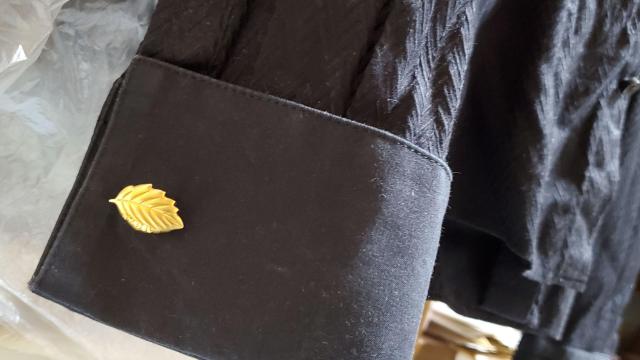 正規未 レア リキエルオム ロゴ リーフカフス 葉 カフリンクス シャイニーゴールド デザインアートボタンL 男女兼用○ 付属有 < 男性アクセサリー/時計  正規未 レア リキエルオム ロゴ リーフカフス 葉 カフリンクス シャイニーゴールド デザインアートボタンL 男女兼用○ 付属有 < 男性アクセサリー/時計の