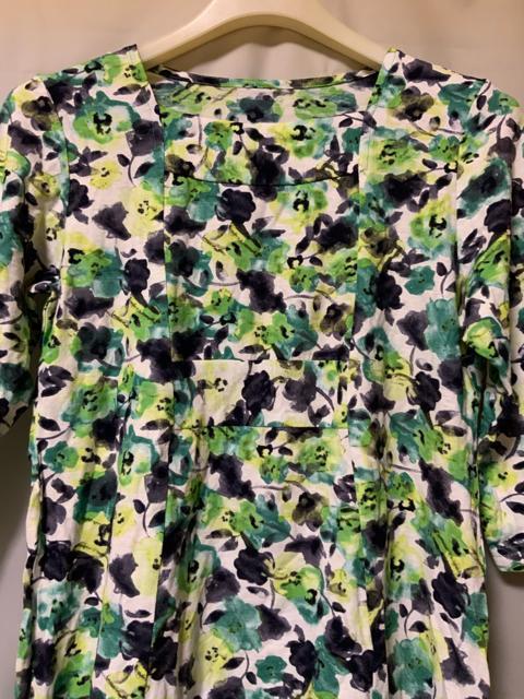 ◆モードラサ「花柄のAラインカットソー」フリーサイズ < 女性ファッション  ◆モードラサ「花柄のAラインカットソー」フリーサイズ < 女性ファッションの