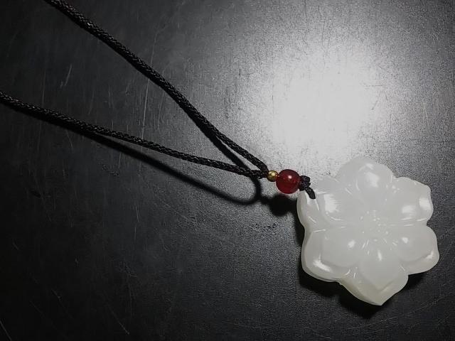 天然石★ミャンマー翡翠 蓮花 ペンダント < 女性アクセサリー/時計  天然石★ミャンマー翡翠 蓮花 ペンダント < 女性アクセサリー/時計の