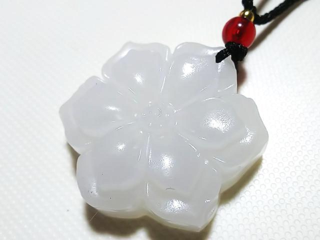 天然石★ミャンマー翡翠 蓮花 ペンダント < 女性アクセサリー/時計  天然石★ミャンマー翡翠 蓮花 ペンダント < 女性アクセサリー/時計の