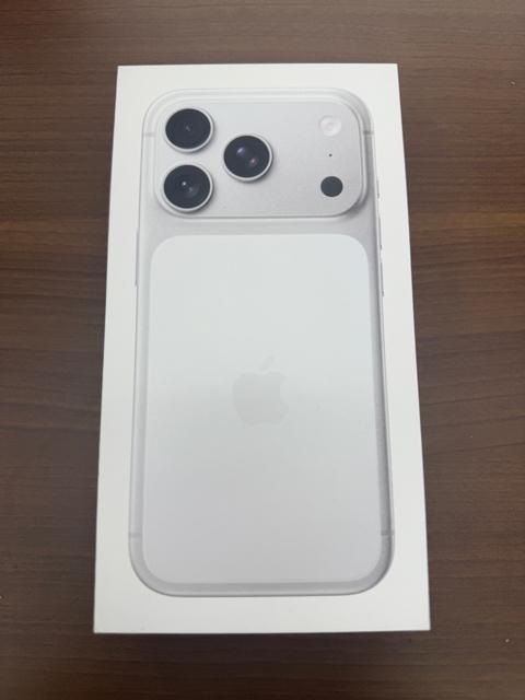Apple iPhone 17 Pro 1TB �iSIM�t���[�j�V���o�[  �� �Ɠd/AV�� 