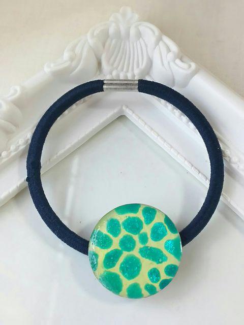 水色のガラス風ヘアゴム  レジン  ハンドメイド < 女性ファッション  水色のガラス風ヘアゴム  レジン  ハンドメイド  < 女性ファッションの