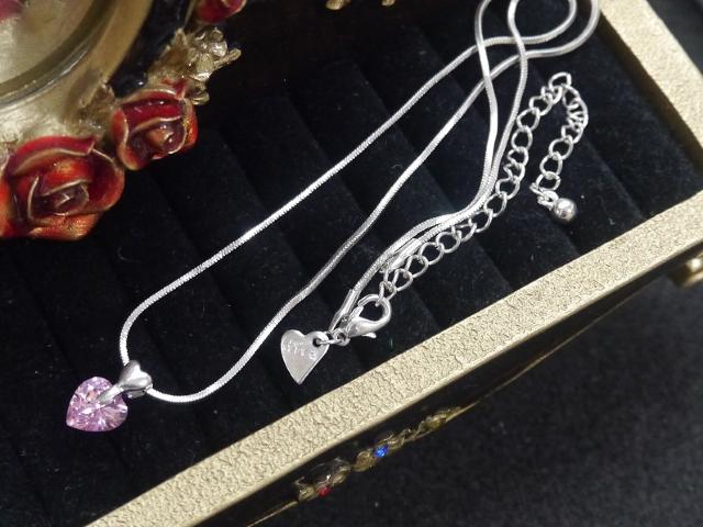新品diva LONDONアンティーク調Wハートピンクストーンネックレス < 女性アクセサリー/時計  新品diva LONDONアンティーク調Wハートピンクストーンネックレス  < 女性アクセサリー/時計の
