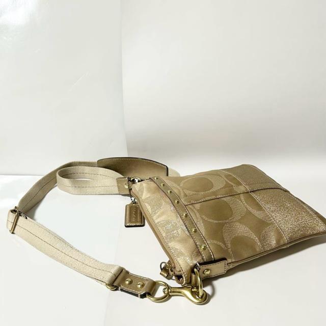美品 COACH コーチ シグネチャー キャンバス ショルダーバッグ < ブランド 美品 COACH コーチ シグネチャー キャンバス ショルダーバッグ < ブランドの