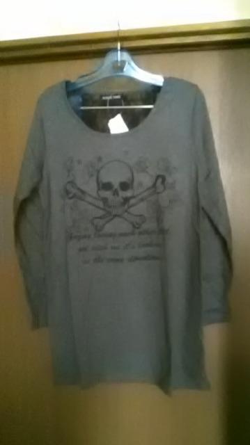 D*新品*スカル柄*長袖Tシャツ < 女性ファッション D*新品*スカル柄*長袖Tシャツ < 女性ファッションの