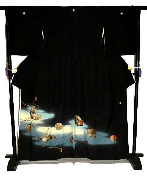 黒留袖 最高峰 新品同様 越後染印傳 根津青宗 手描 暈染め 金彩 文箱花文 比翼 身丈160.5cm 裄68.5cm T3662 < 女性ファッション 黒留袖 最高峰 新品同様 越後染印傳 根津青宗 手描 暈染め 金彩 文箱花文 比翼 身丈160.5cm 裄68.5cm T3662 < 女性ファッションの