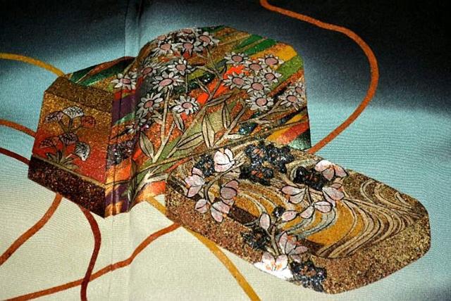 黒留袖 最高峰 新品同様 越後染印傳 根津青宗 手描 暈染め 金彩 文箱花文 比翼 身丈160.5cm 裄68.5cm T3662 < 女性ファッション 黒留袖 最高峰 新品同様 越後染印傳 根津青宗 手描 暈染め 金彩 文箱花文 比翼 身丈160.5cm 裄68.5cm T3662 < 女性ファッションの