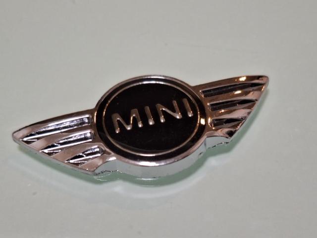 ●BMW MINI cooper ミニ クーパー クロームメッキ/ブラックカラー メタル製 スモール エンブレム! < 自動車/バイク ●BMW MINI cooper ミニ クーパー クロームメッキ/ブラックカラー メタル製 スモール エンブレム! < 自動車/バイク