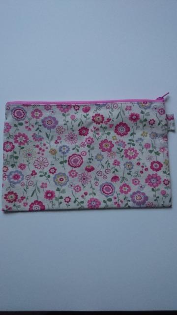 新品未使用☆ポーチ★キナリ×カラフル花柄☆ピンク系★ < 女性ファッション 新品未使用☆ポーチ★キナリ×カラフル花柄☆ピンク系★ < 女性ファッションの