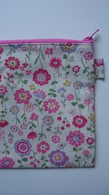 新品未使用☆ポーチ★キナリ×カラフル花柄☆ピンク系★ < 女性ファッション 新品未使用☆ポーチ★キナリ×カラフル花柄☆ピンク系★ < 女性ファッションの
