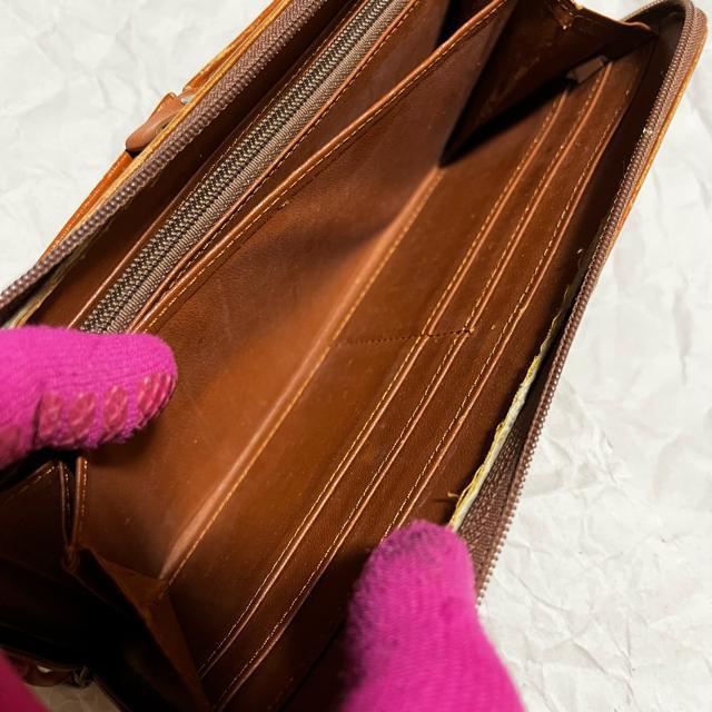 yROBERTA ROSSI / x^bVz Eht@Xi[ z  t@bV 