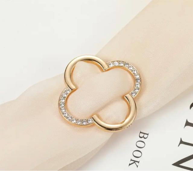 ビジュー スカーフリング【新品未使用】クローバー 花 フラワー●金 ゴールド < 女性アクセサリー/時計 ビジュー スカーフリング【新品未使用】クローバー 花 フラワー●金 ゴールド < 女性アクセサリー/時計の