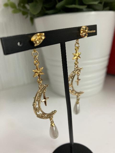 ハンドメイド 月のチャームを使用したピアス < 女性ファッション  ハンドメイド 月のチャームを使用したピアス < 女性ファッションの