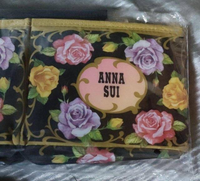 ANNA SUI  uh 
