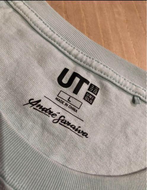 ユニクロ UT アンドレ・サライバ コラボ UT ロゴプリント Tシャツ L < ブランド  ユニクロ UT アンドレ・サライバ コラボ UT ロゴプリント Tシャツ L < ブランドの