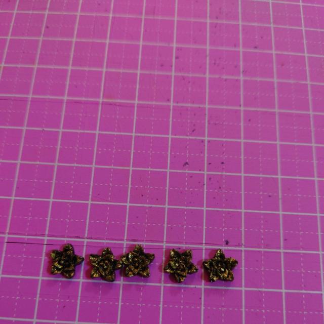 ゴールド×ブラック綺麗なお花10個 < 香水/コスメ/ネイル  ゴールド×ブラック綺麗なお花10個  < 香水/コスメ/ネイルの