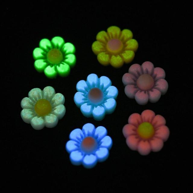 7*蓄光お花のデコパーツ 18 < 香水/コスメ/ネイル  7*蓄光お花のデコパーツ 18 < 香水/コスメ/ネイルの
