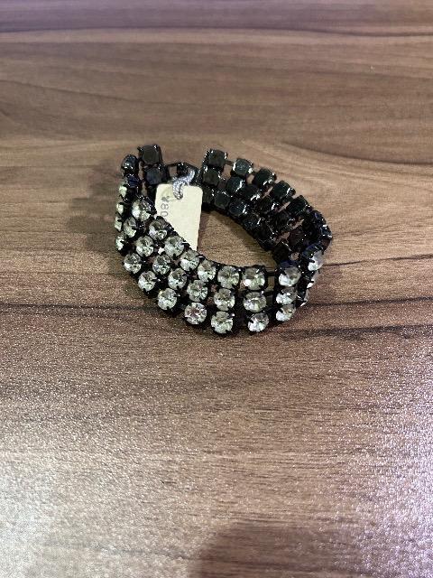 1.1万新品タグ付きCHARE-NA3連ブレスレット&Charenaブレスレット < 女性アクセサリー/時計 1.1万新品タグ付きCHARE-NA3連ブレスレット&Charenaブレスレット < 女性アクセサリー/時計の