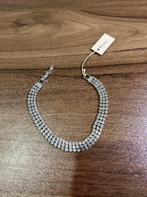 1.1万新品タグ付きCHARE-NA3連ブレスレット&Charenaブレスレット < 女性アクセサリー/時計 1.1万新品タグ付きCHARE-NA3連ブレスレット&Charenaブレスレット < 女性アクセサリー/時計の