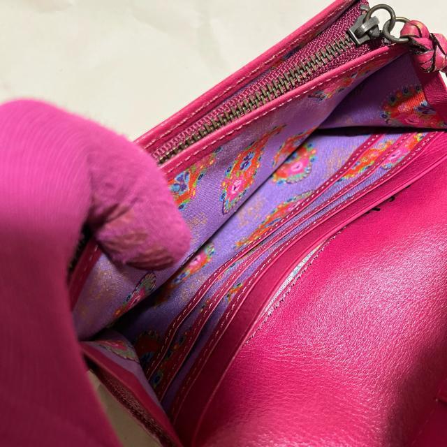 【高級感】ANNA SUI アナスイ 二つ折り財布 花柄 型押し L字ファスナー < ブランド 【高級感】ANNA SUI アナスイ 二つ折り財布 花柄 型押し L字ファスナー < ブランドの