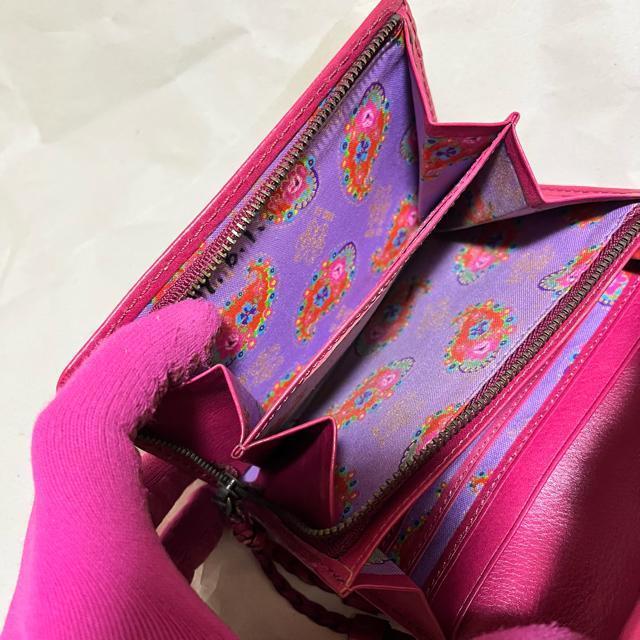 【高級感】ANNA SUI アナスイ 二つ折り財布 花柄 型押し L字ファスナー < ブランド 【高級感】ANNA SUI アナスイ 二つ折り財布 花柄 型押し L字ファスナー < ブランドの