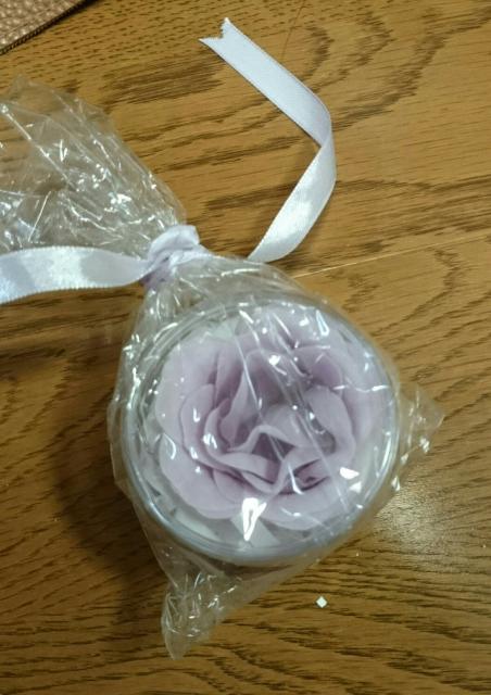 バラの花びらのせっけん ローズソープ プラケース入り プレゼン < 香水/コスメ/ネイル  バラの花びらのせっけん ローズソープ プラケース入り プレゼン  < 香水/コスメ/ネイルの