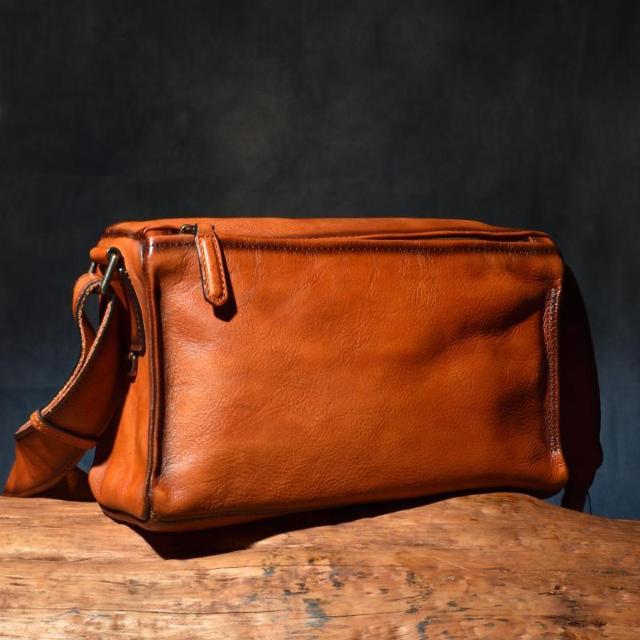 ◆DORUVA あぶり系 牛本革長方形ショルダーバッグ ブラウン 斜め掛け レザー◆茶k16 < 男性ファッション  ◆DORUVA あぶり系 牛本革長方形ショルダーバッグ ブラウン 斜め掛け レザー◆茶k16 < 男性ファッションの