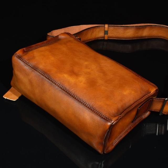 ◆DORUVA あぶり系 牛本革長方形ショルダーバッグ ブラウン 斜め掛け レザー◆茶k16 < 男性ファッション  ◆DORUVA あぶり系 牛本革長方形ショルダーバッグ ブラウン 斜め掛け レザー◆茶k16 < 男性ファッションの