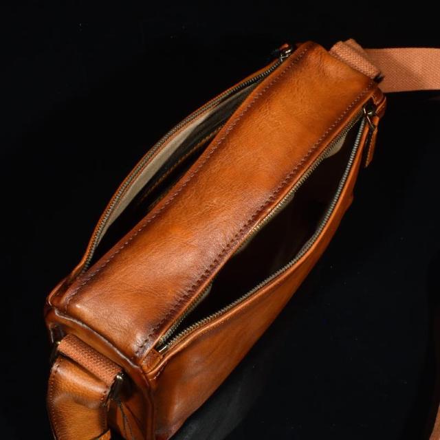 ◆DORUVA あぶり系 牛本革長方形ショルダーバッグ ブラウン 斜め掛け レザー◆茶k16 < 男性ファッション  ◆DORUVA あぶり系 牛本革長方形ショルダーバッグ ブラウン 斜め掛け レザー◆茶k16 < 男性ファッションの