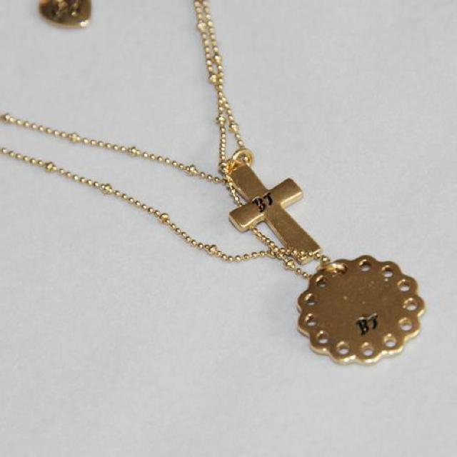 新品ゴスロリ姫系薔薇と十字架ネックレスBETSEY JOHNSON < 女性アクセサリー/時計 新品ゴスロリ姫系薔薇と十字架ネックレスBETSEY JOHNSON < 女性アクセサリー/時計の