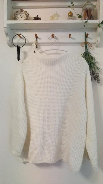 saloon by Adastria*ふっくらボートネックホワイトワッフルニット/38 < 女性ファッション saloon by Adastria*ふっくらボートネックホワイトワッフルニット/38 < 女性ファッションの