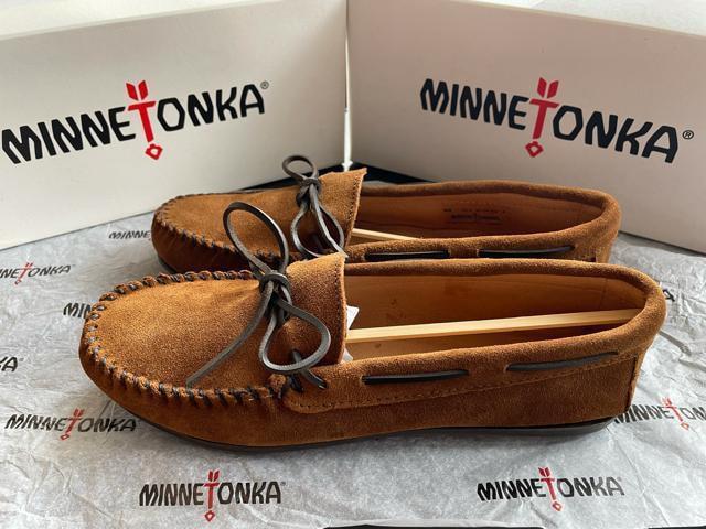 新品 MINNETONKA ミネトンカ 913 CLASSIC MOC DUSTY BROWN SUEDE モカシン 28.5cm < ブランド  新品 MINNETONKA ミネトンカ 913 CLASSIC MOC DUSTY BROWN SUEDE モカシン 28.5cm < ブランドの