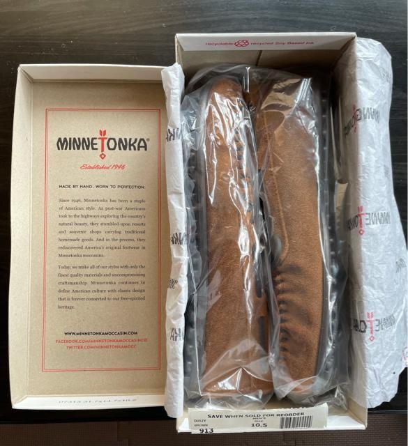 新品 MINNETONKA ミネトンカ 913 CLASSIC MOC DUSTY BROWN SUEDE モカシン 28.5cm < ブランド  新品 MINNETONKA ミネトンカ 913 CLASSIC MOC DUSTY BROWN SUEDE モカシン 28.5cm < ブランドの