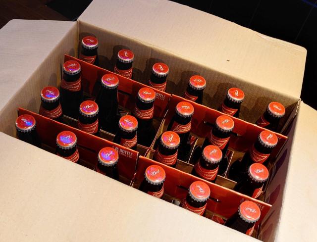 空瓶★バドワイザー★Budweiser★王冠付き★ハンドメイド★素材★工作用★ガラスアート★小道具★オブジェ★インテリア★送料無料 < ペット/手芸/園芸  空瓶★バドワイザー★Budweiser★王冠付き★ハンドメイド★素材★工作用★ガラスアート★小道具★オブジェ★インテリア★送料無料 < ペット/手芸/園芸の