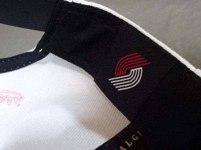 【Mitchell & Ness】 NBA トレイルブレイザーズ  ロゴ キャップ 白 < 男性ファッション  【Mitchell & Ness】 NBA トレイルブレイザーズ  ロゴ キャップ 白 < 男性ファッションの