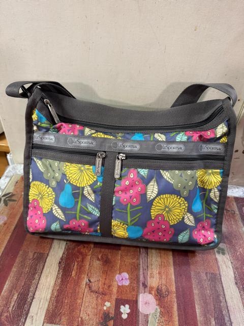 感謝を込めて★LeSportsac極美品ショルダーバック・ポーチ★ナチュラル系セットアップ★1000円スタート < ブランド 感謝を込めて★LeSportsac極美品ショルダーバック・ポーチ★ナチュラル系セットアップ★1000円スタート < ブランドの