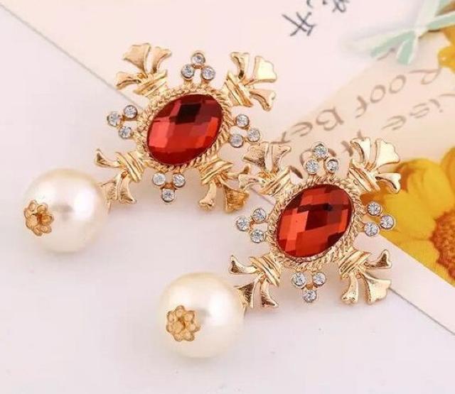 新品 アンティーク調ゴシック百合十字架ストーンパールピアス < 女性アクセサリー/時計  新品 アンティーク調ゴシック百合十字架ストーンパールピアス  < 女性アクセサリー/時計の