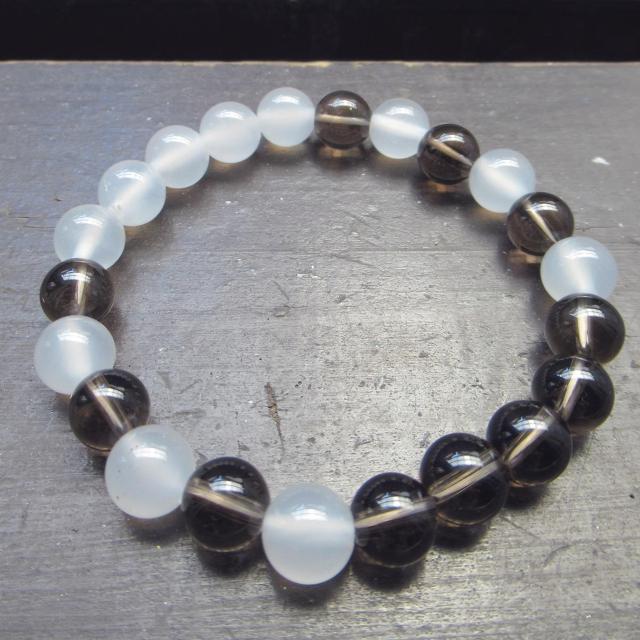 ホワイトカルセドニーxスモーキークォーツブレスレット < 女性アクセサリー/時計 ホワイトカルセドニーxスモーキークォーツブレスレット < 女性アクセサリー/時計の