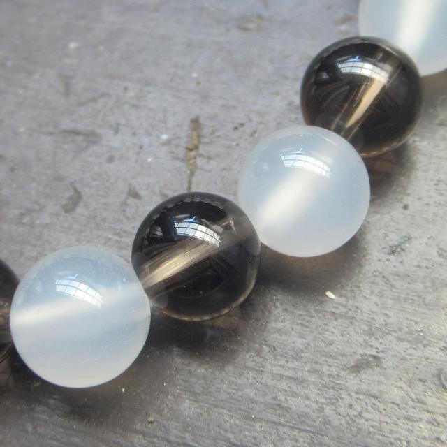 ホワイトカルセドニーxスモーキークォーツブレスレット < 女性アクセサリー/時計 ホワイトカルセドニーxスモーキークォーツブレスレット < 女性アクセサリー/時計の