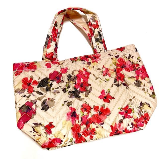 【NEW/非売品】花柄キルティングトートバッグ/snidel/サイズA4 < 女性ファッション  【NEW/非売品】花柄キルティングトートバッグ/snidel/サイズA4 < 女性ファッションの