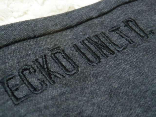 【ECKO UNLTD/エコーアンリミテッド】創設者マークエコー世界中圧倒的人気ブランド♪B系 VネックTシャツ グレー < ブランド 【ECKO UNLTD/エコーアンリミテッド】創設者マークエコー世界中圧倒的人気ブランド♪B系 VネックTシャツ グレー < ブランドの
